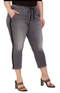 Torrid 3 Women 3x Gray strip Pull-on Boyfriend Cropped Denim Jeans